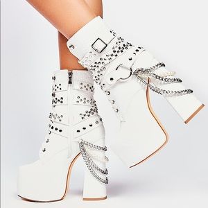 Pearl & Chains Combat